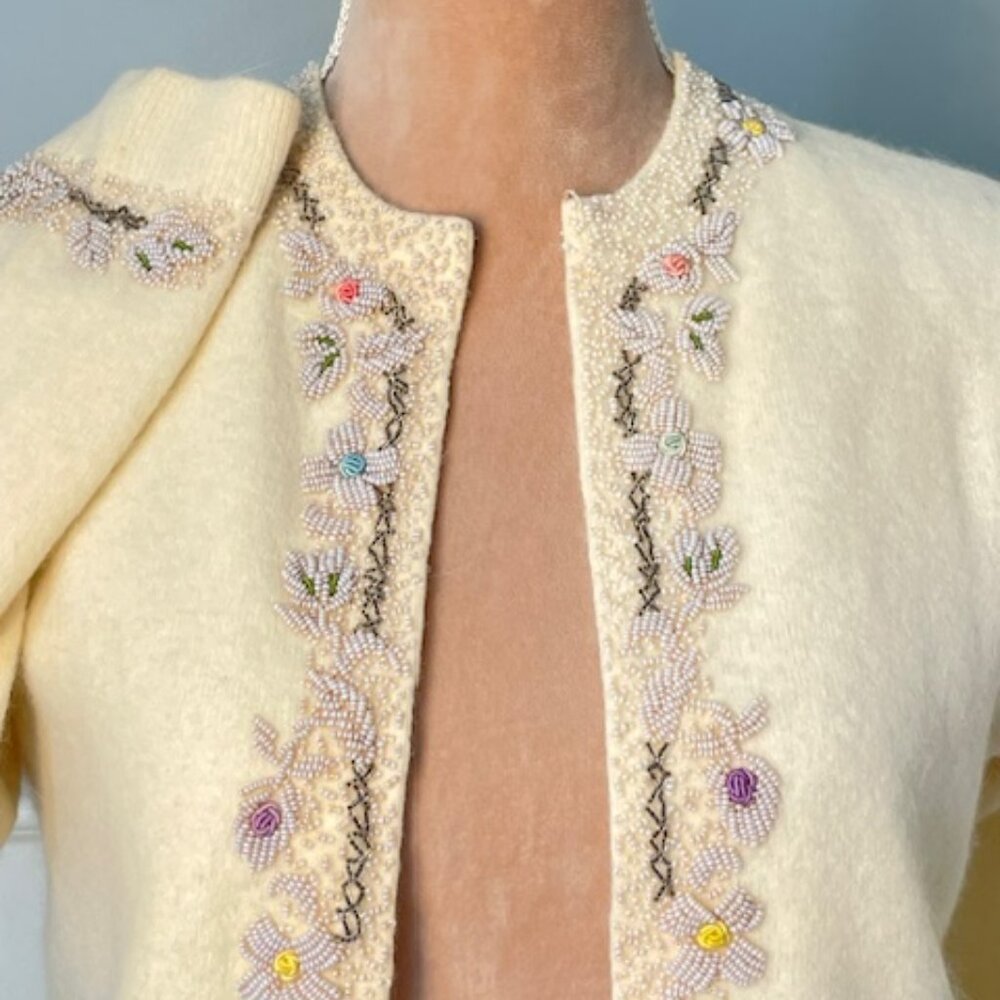 Vintage 1950's Angora Cashmere Hand Sewn Beaded Seed Pearl Cardigan Sweater XS - Picture 3 of 13